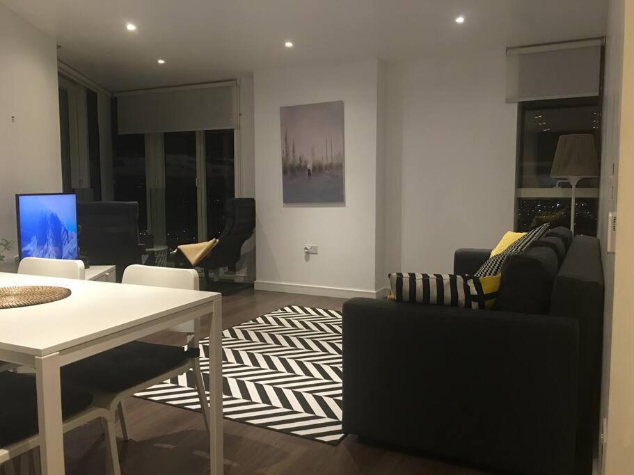 Grand Serviced Apartment***** Croydon Exterior photo