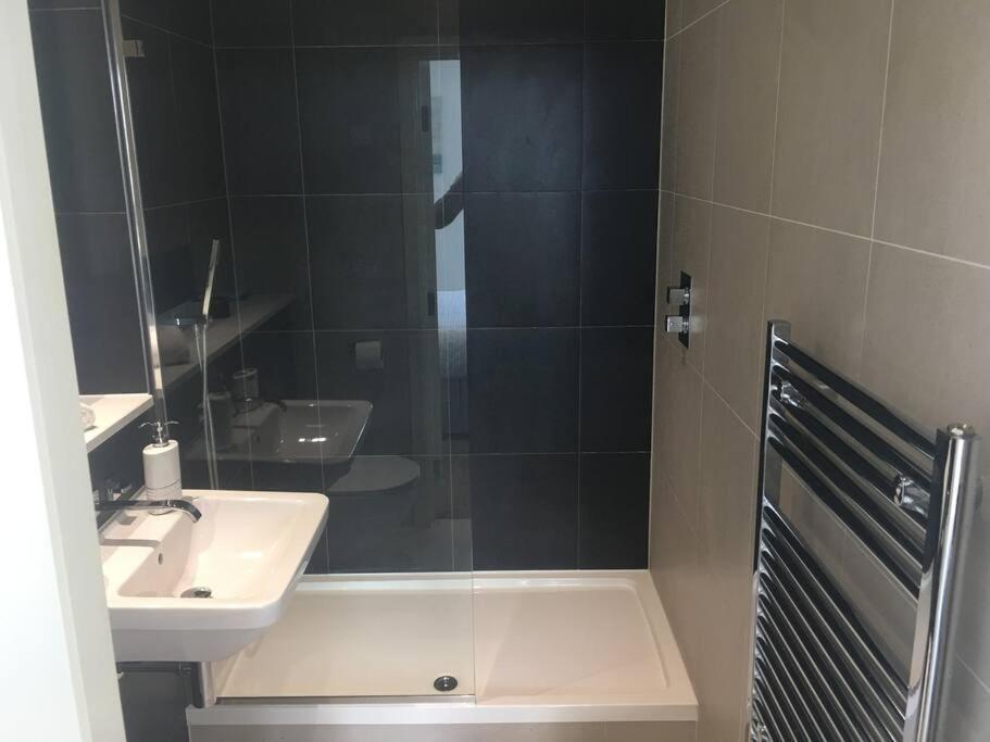 Grand Serviced Apartment***** Croydon Exterior photo